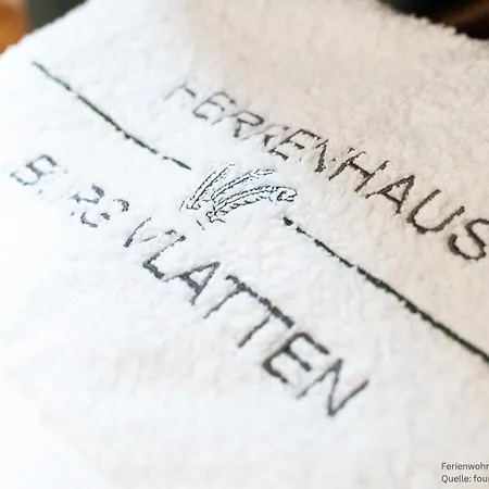 Herrenhaus Burg Vlatten 아파트 *