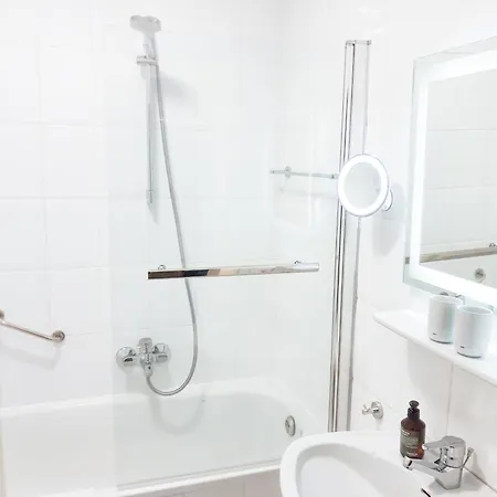 Herrenhaus Burg Vlatten 아파트 *